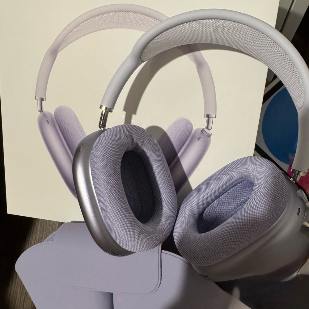 Purple AirPod Max 2
